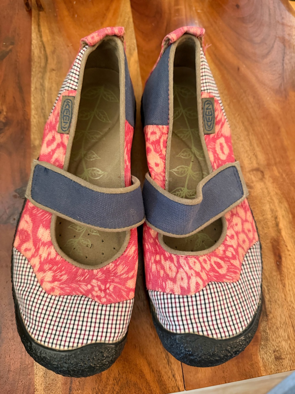Keen mary Jane outdoor waterproof shoes in good used condition.